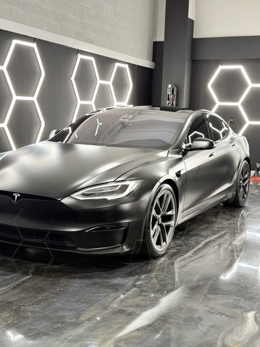 Tesla Model S, satin black, side