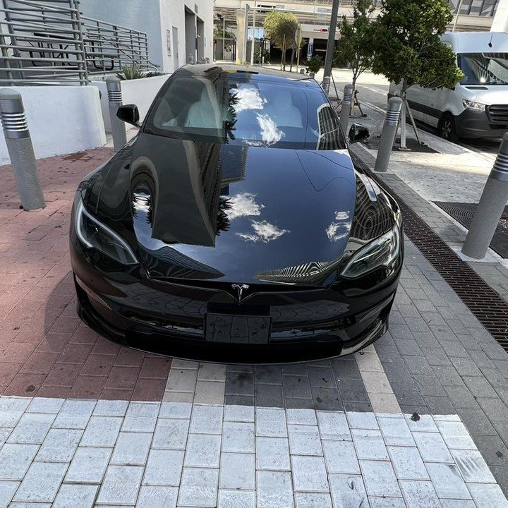 Tesla Model S Plaid, black, side