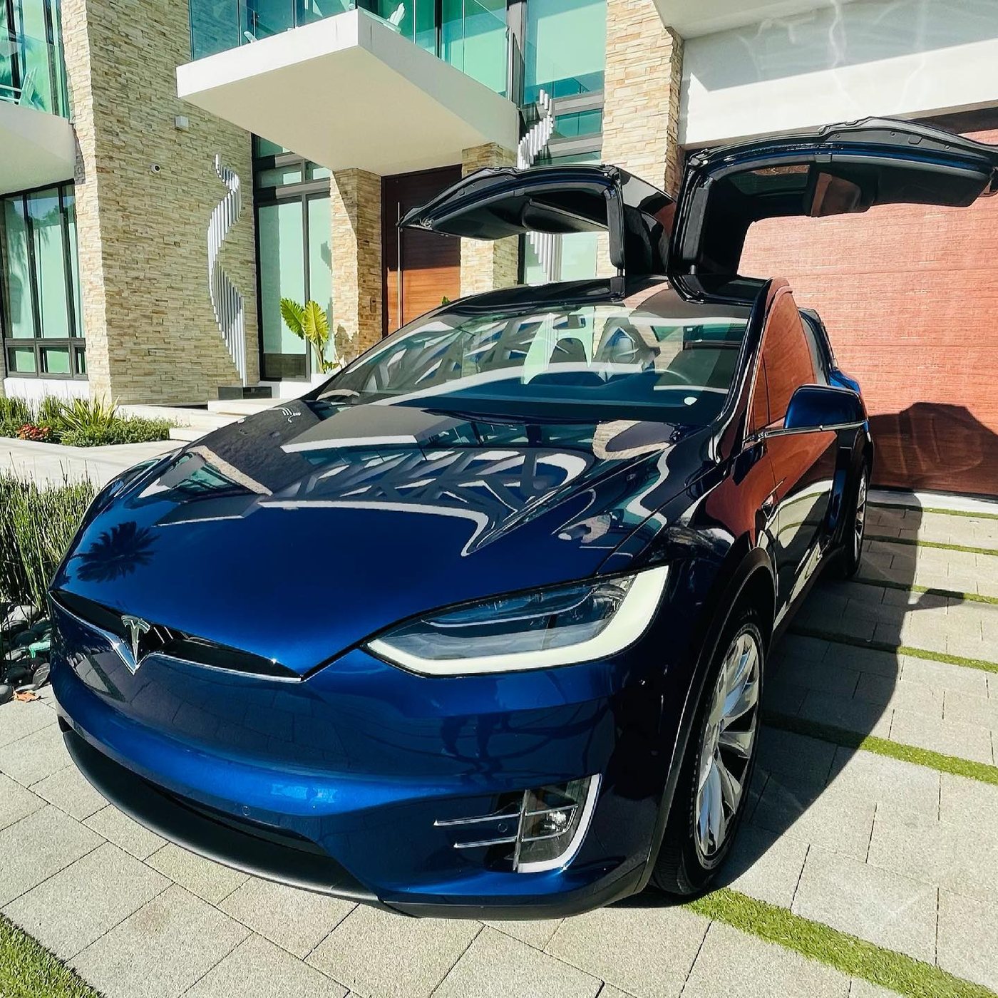 Tesla Model X, deep blue, side