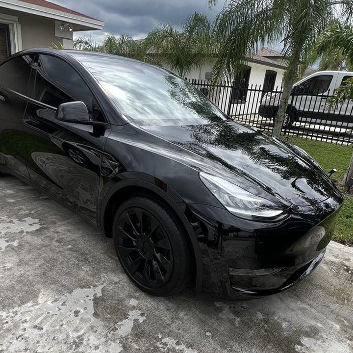 Tesla Model Y, black, side