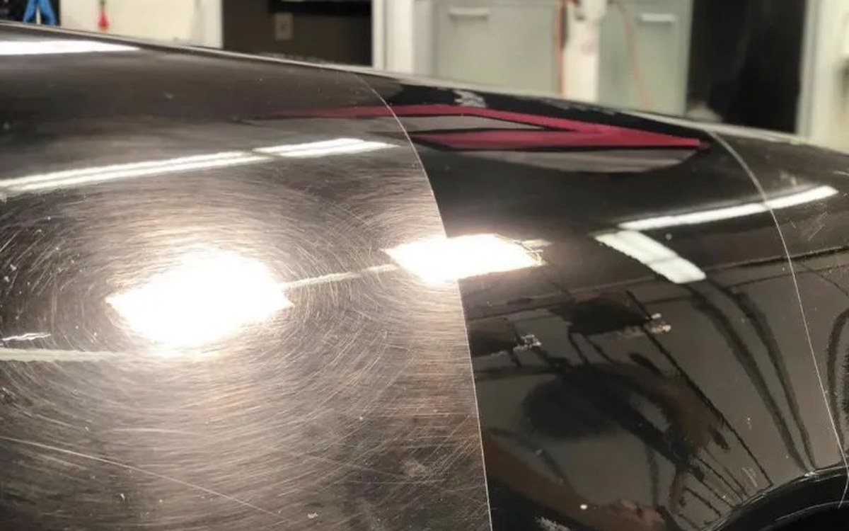 Self-healing top coat removing swirl marks